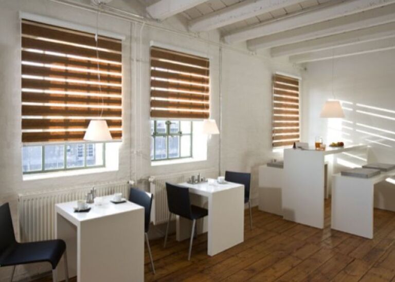 Dubbel rolgordijn met cassette: Montage aan plafond/wand
